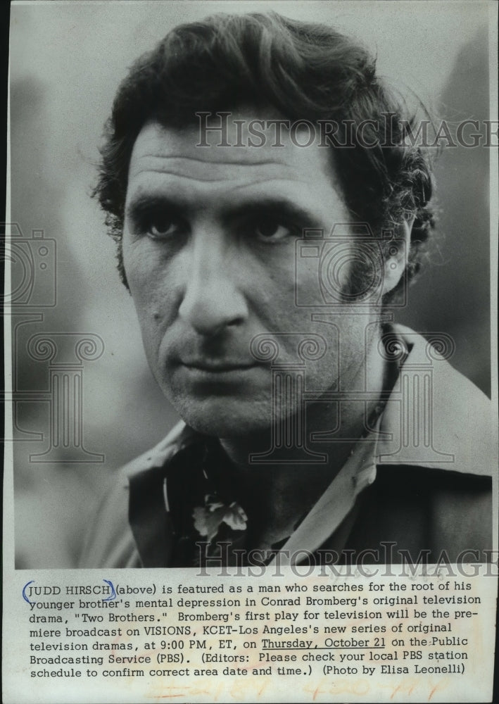 1976, Judd Hirsch actor, starring in "Two Brothers," PBS. - mjp39771 - Historic Images