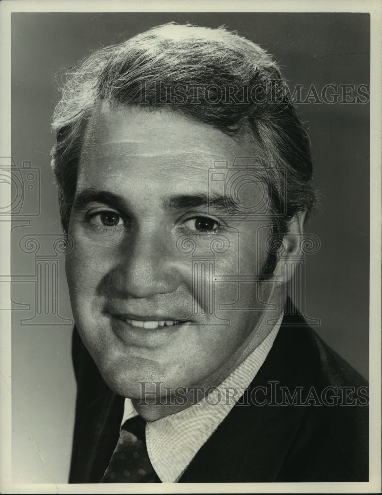 1976, CBS Television Network sports broadcaster, Pat Summerall - Historic Images