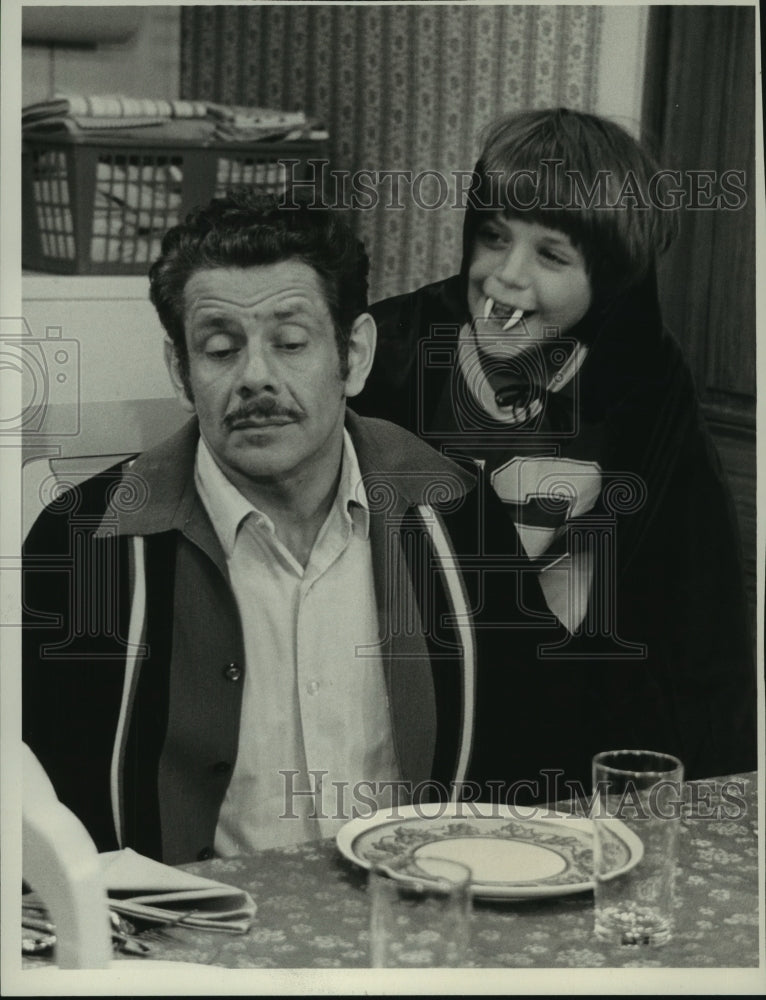 1976 Press Photo Jerry Stiller and Jimmy Baio in CBS's "Joe and Sons" - Historic Images