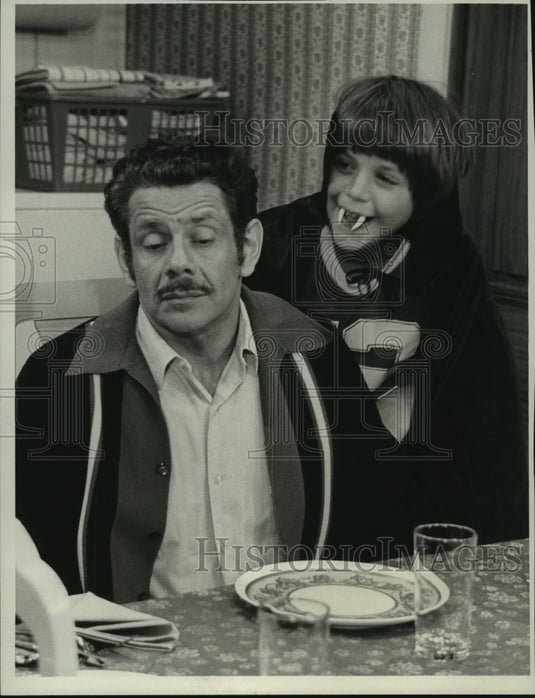 1976 Press Photo Jerry Stiller and Jimmy Baio in CBS's "Joe and Sons" - Historic Images