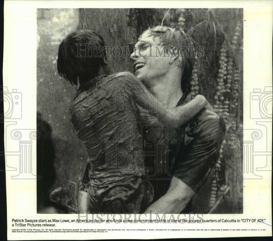 1992 Press Photo Actor Patrick Swayze finds inner peace in "City of Joy" film - Historic Images