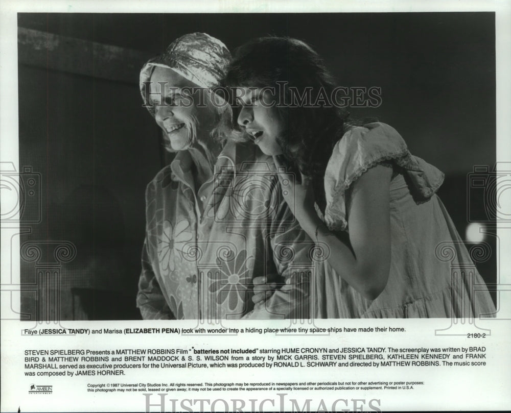 1987, Jessica Tandy &amp; Elizabeth Pena in &quot;*batteries not included&quot; - Historic Images