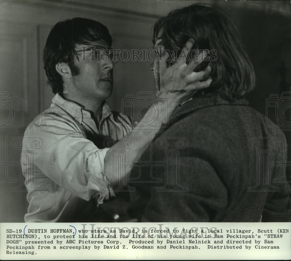 1971 Press Photo Dustin Hoffman and Ken Hutchinson in &quot;Straw Dogs&quot; - mjp40068 - Historic Images