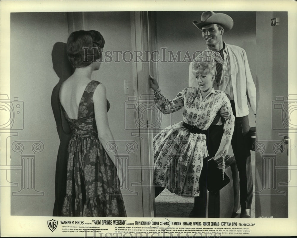 1964 Press Photo Connie Stevens and Troy Donahue star in &quot;Palm Springs Weekend&quot; - Historic Images