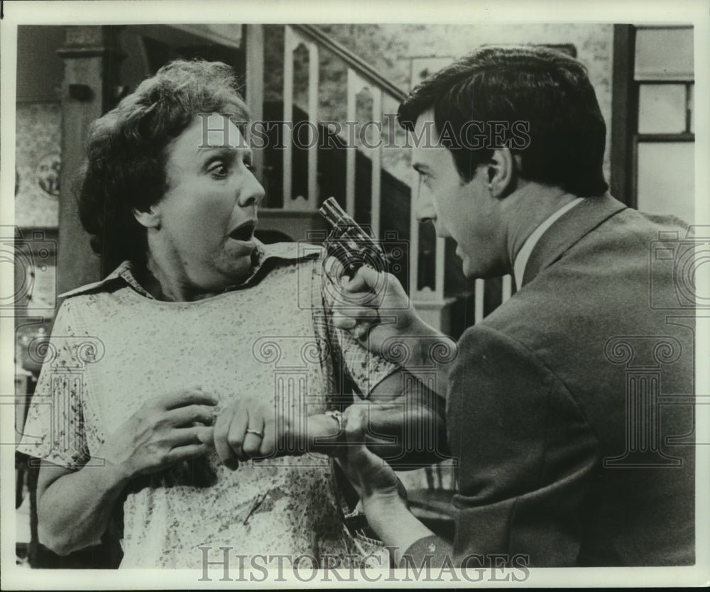 1977 Press Photo Edith Bunker (Jean Stapleton) attacked by rapist - mjp40085 - Historic Images
