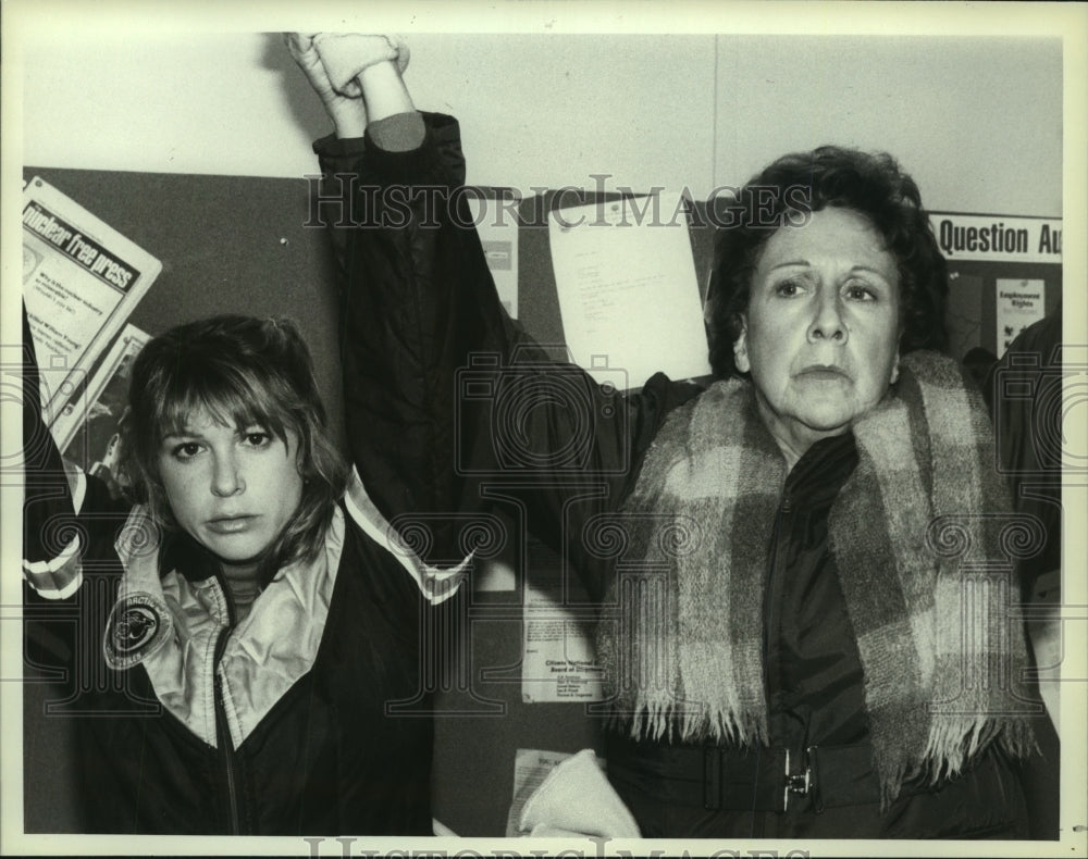 1983, Actress Jean Stapleton and Dinah Manoff in "A Matter of Sex" - Historic Images