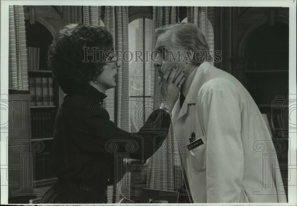 1982 Press Photo Dustin Hoffman, George Gaynes star in "Tootsie." - mjp40131 - Historic Images