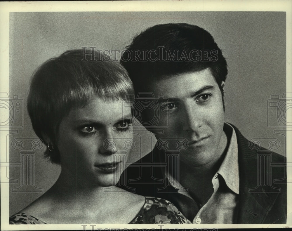 1976 Press Photo Dustin Hoffman &amp; Mia Farrow in &quot;John and Mary&quot; - mjp40140 - Historic Images