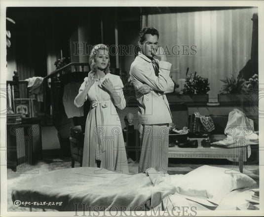 1963 Press Photo Carol Lynley and Dean Jones in "Under the Yum Yum Tree" - Historic Images