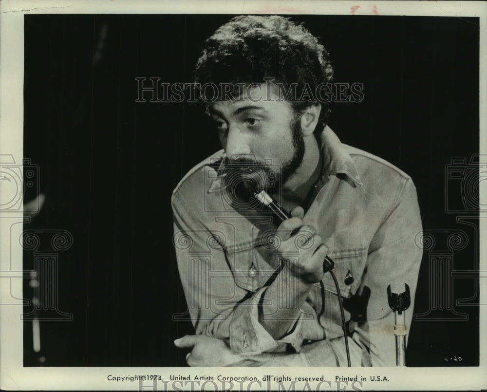 1974 Press Photo Comedian Dustin Hoffman stars as Lenny Bruce in "Lenny" - Historic Images