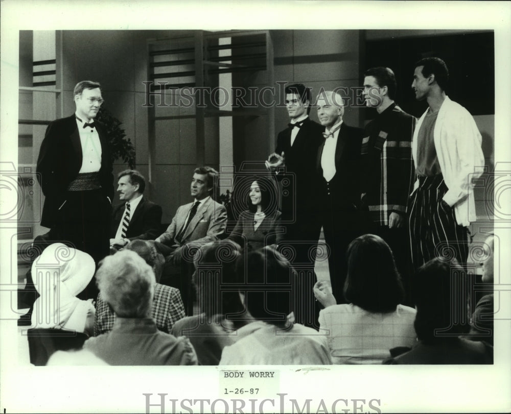 1987 Writer Remar Sutton wearing hairpiece on Phil Donahue TV show - Historic Images