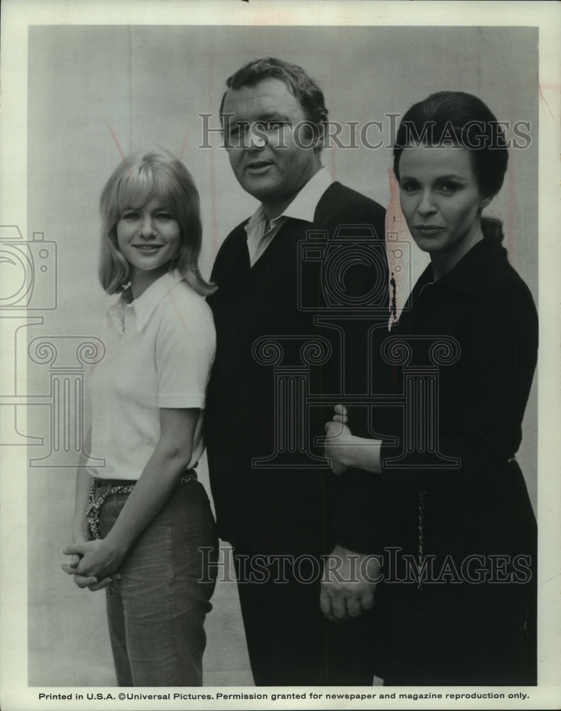 1969, Rod Steiger &amp; other stars of &quot;Three Into Two Won&#39;t Go&quot; - Historic Images