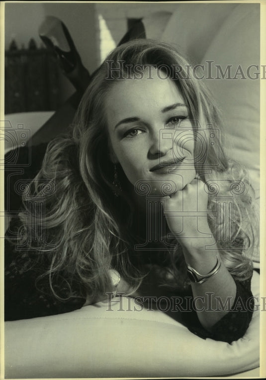 1993, Camilla Overbye Roos cast in HBO's "Hotel Room" - mjp40438 - Historic Images