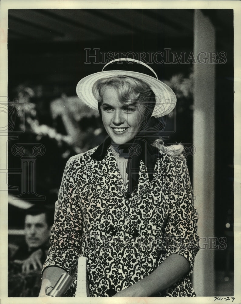 1960 Press Photo Ã¢â‚¬Å“Sixteen ReasonsÃ¢â‚¬Â star Connie Stevens - mjp40457-Historic Images
