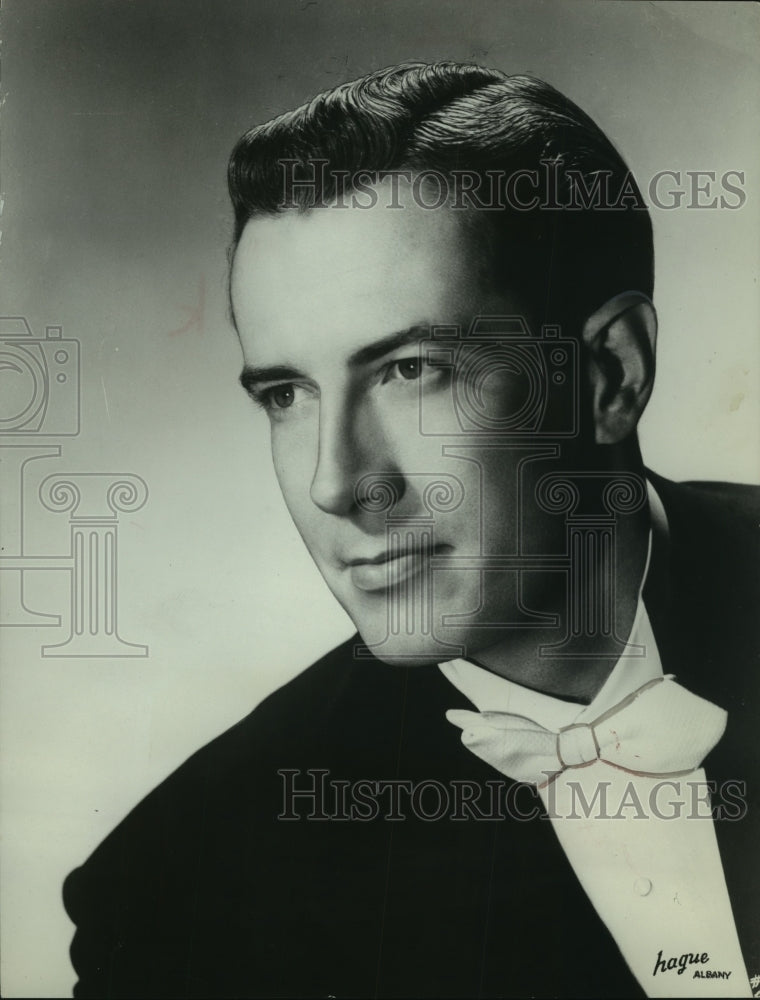1943, Jerome Hines, Metropolitan Opera basso - mjp40516 - Historic Images