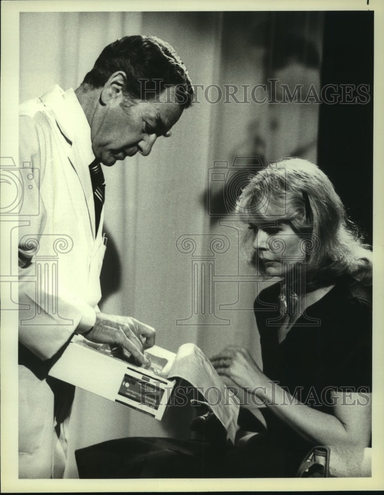 1979 Press Photo Loretta Swit stars in "Mirror, Mirror" - mjp40592 - Historic Images