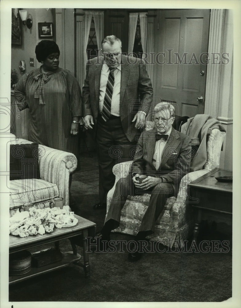 1982 Actors John Hoyt, Nell Carter and Dolph Sweet in Gimme A Break - Historic Images