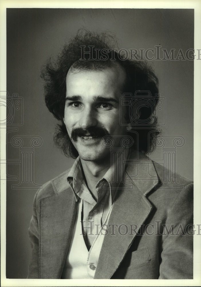 1975 Press Photo Mark Smith, producer of NBA games - mjp40643 - Historic Images