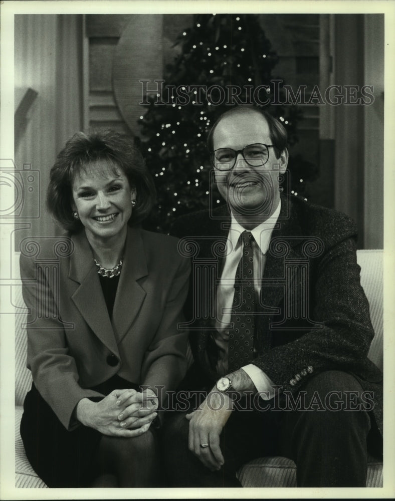 1992, Harry Smith and CBS sportscaster Andrea Joyce - mjp40649 - Historic Images