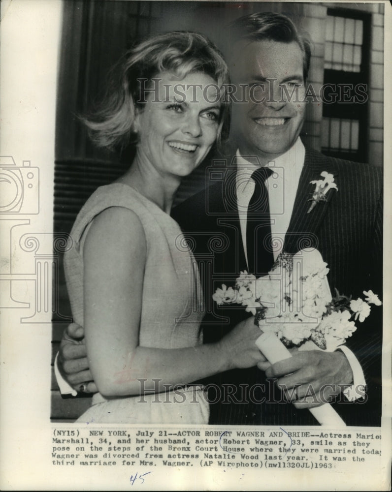 1963, Robert Wagner and wife Marion Marshall were wed in New York - Historic Images