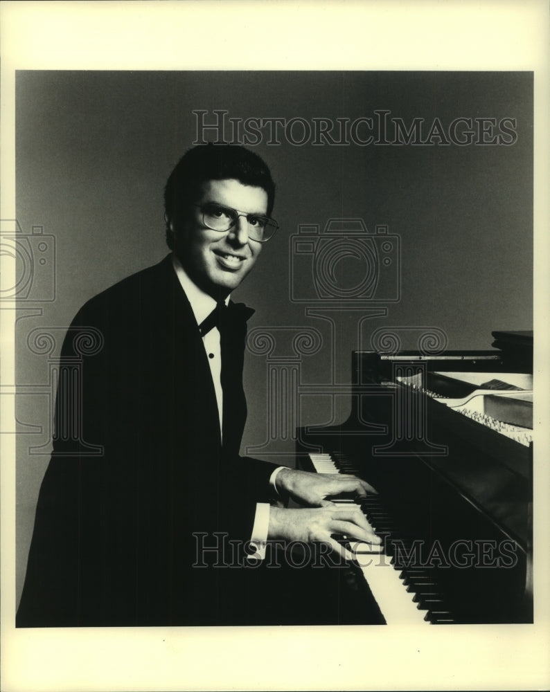 1991 Press Photo Marvin Hamlisch Plays Piano - mjp40798 - Historic Images