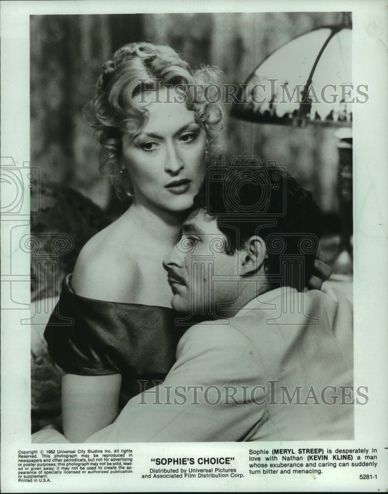1982, Meryl Streep And Kevin Kline In 'Sophie's Choice' - mjp40799 - Historic Images