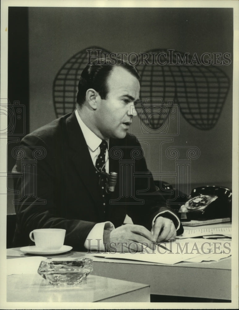 1961 Press Photo Sander Vanocur on NBC News Afternoon Reports. - mjp40854 - Historic Images