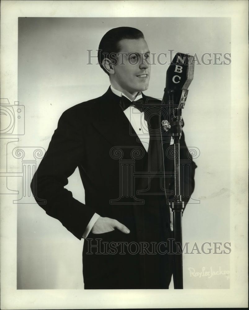 1945, Thomas L. Thomas on "Highways in Melody" radio show - mjp40931 - Historic Images