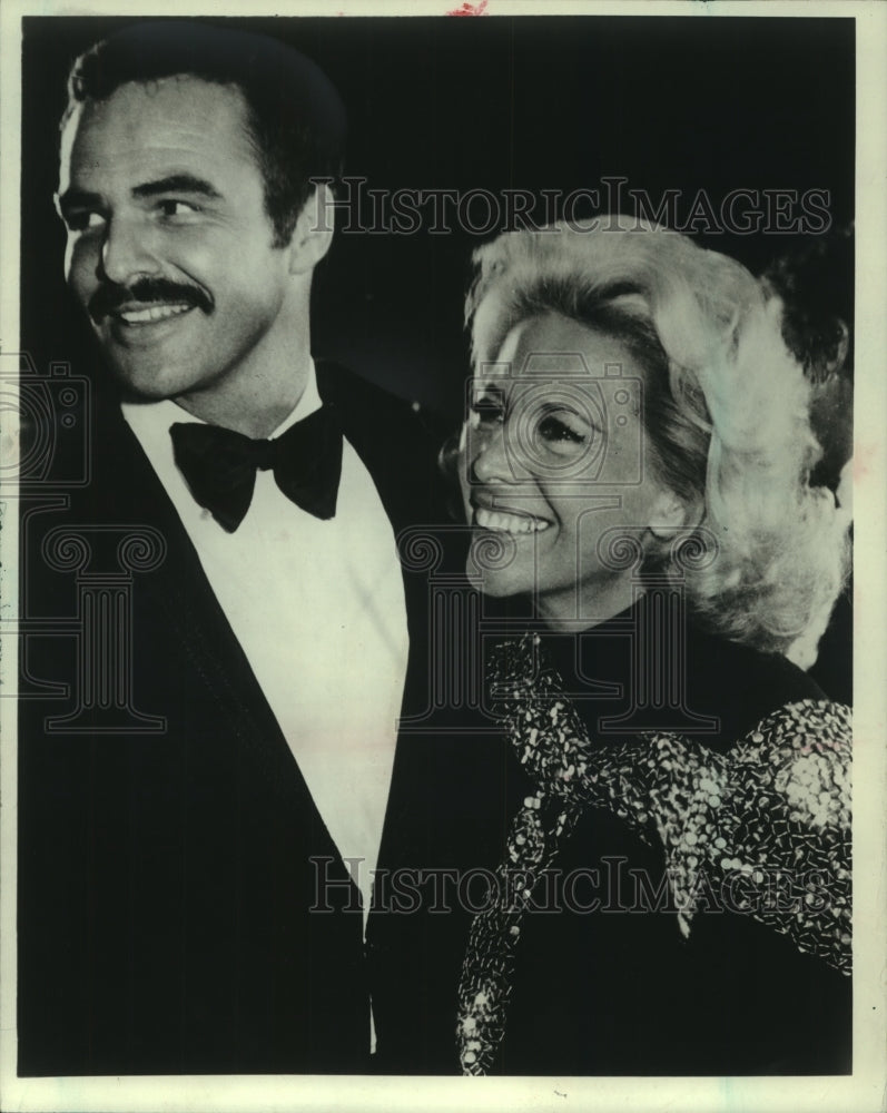 1973, Talk Show Host Dinah Shore and Actor Burt Reynolds - mjp40946 - Historic Images