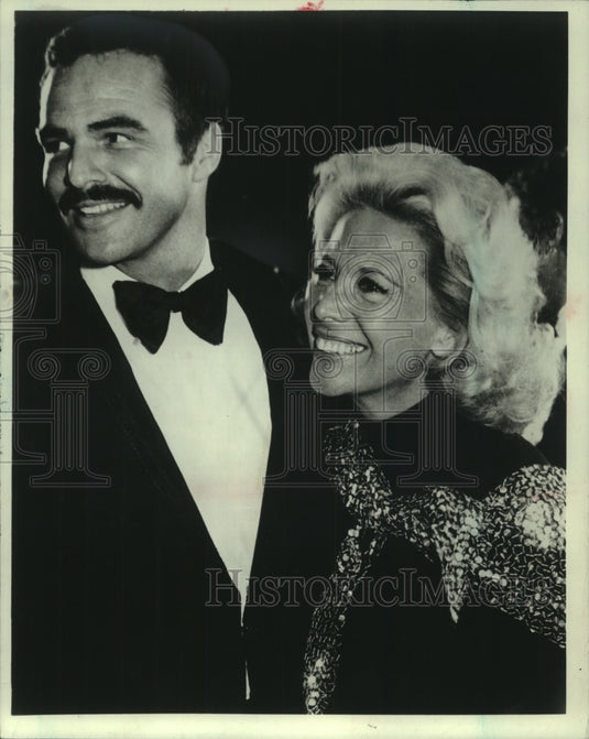 1973, Talk Show Host Dinah Shore and Actor Burt Reynolds - mjp40946 - Historic Images