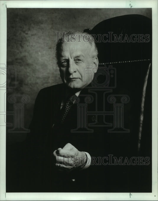 1987, George C. Scott returns to series television in "Mr. President" - Historic Images