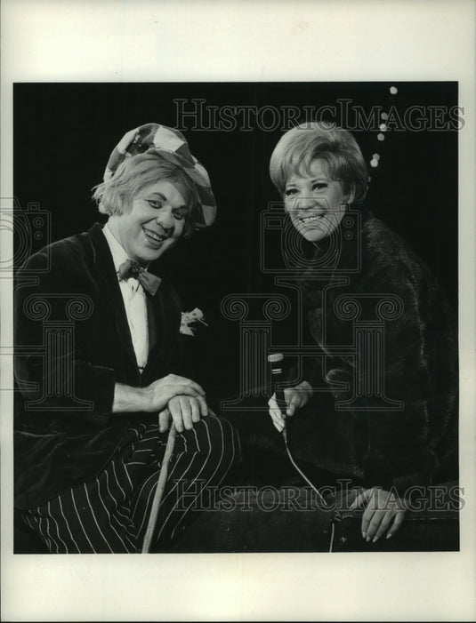 1967 Press Photo Dinah Shore & Oleg Popov in "The Moscow State Circus"-Historic Images