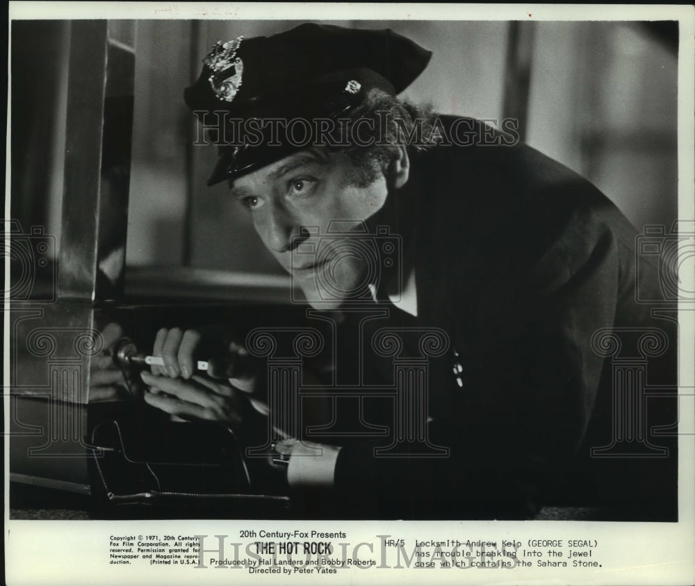 1971 Press Photo George Segal in &quot;The Hot Rock&quot; - mjp41133 - Historic Images