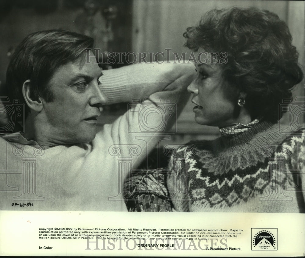 1981 Press Photo Donald Sutherland &amp; Mary Tyler Moore in &quot;Ordinary People&quot; - Historic Images