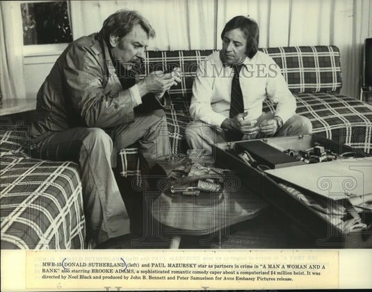 1979 Press Photo Donald Sutherland & other in "A Man A Woman And A Bank" - Historic Images