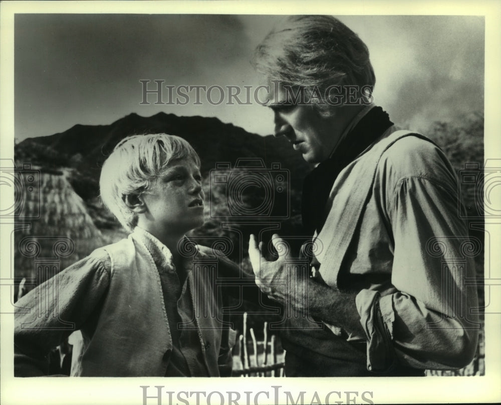 1977, Actor Max Von Sydow and Clads Von Sydow in "Hawaii" - mjp41187 - Historic Images