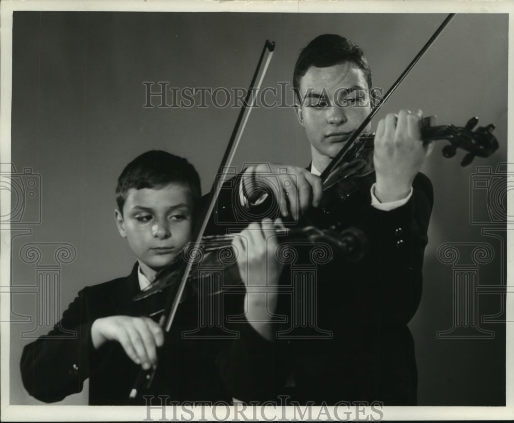 1965, Sherba Brothers Perform With Youth Orchestra At Memorial Center - Historic Images