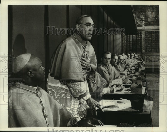 1972 Anthony Quinn acting in "The Shoes of the Fisherman" - Historic Images