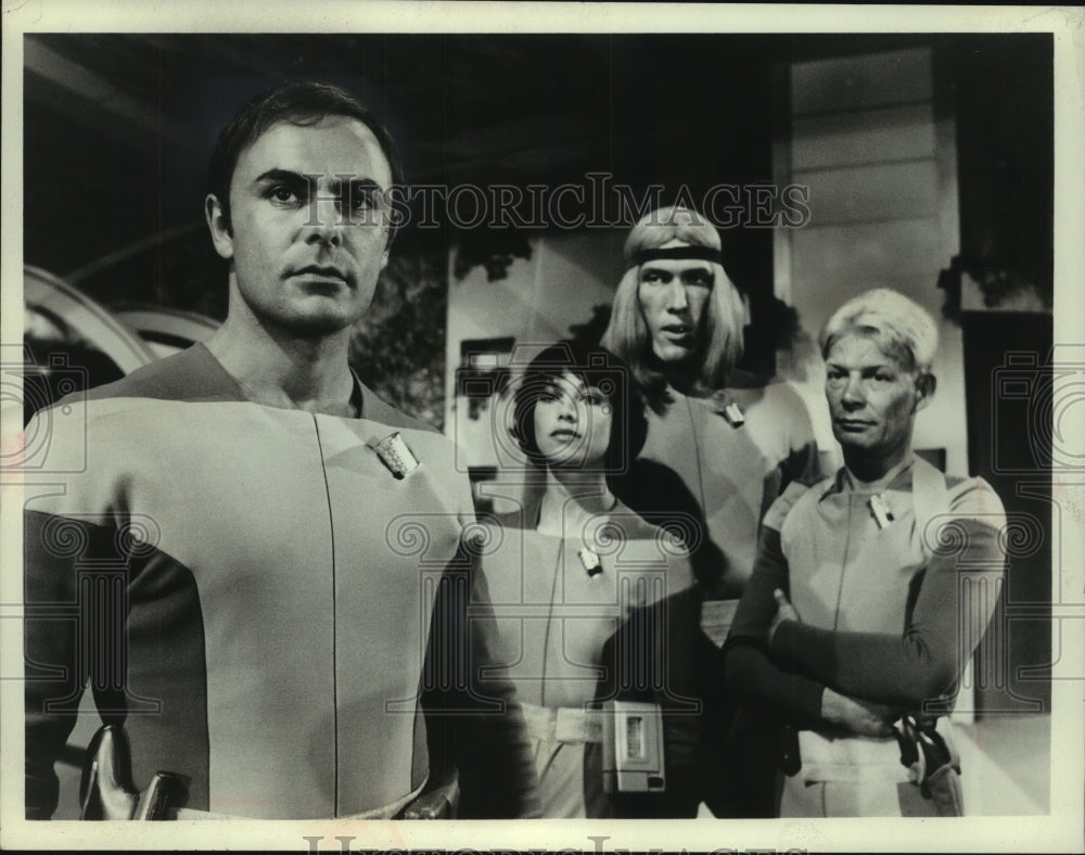 1974 Press Photo John Saxon acts in ABC's "Planet Earth" series - mjp41400 - Historic Images