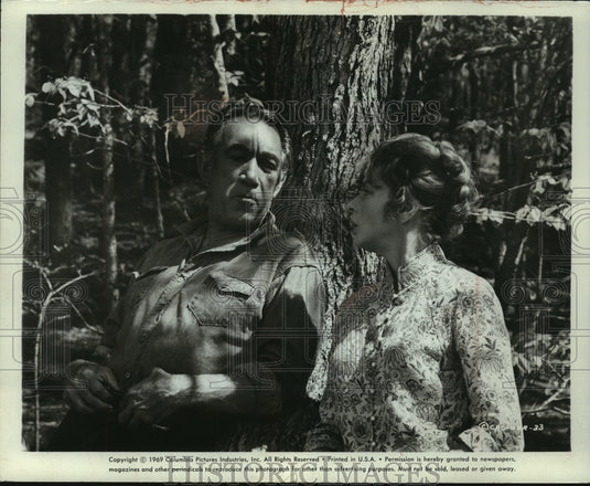 1969 Press Photo Anthony Quinn and Ingrid Bergman, "A Walk in the Spring Rain" - Historic Images