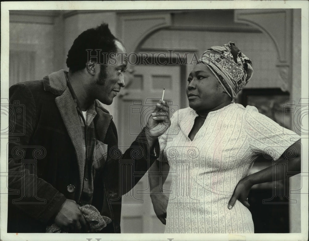 1973, Esther Rolle and John Amos act in the series "Good Times" - Historic Images