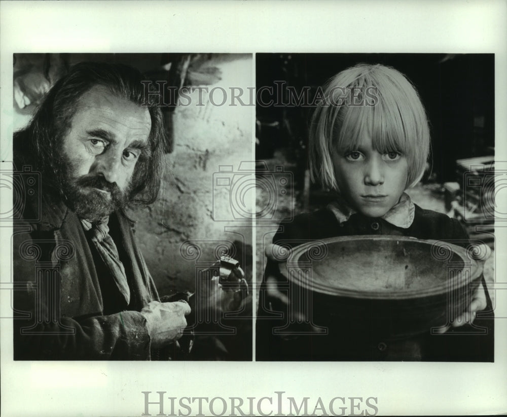 1982 Press Photo George C. Scott &amp; Richard Charles in &quot;Oliver Twist&quot; - mjp41561 - Historic Images