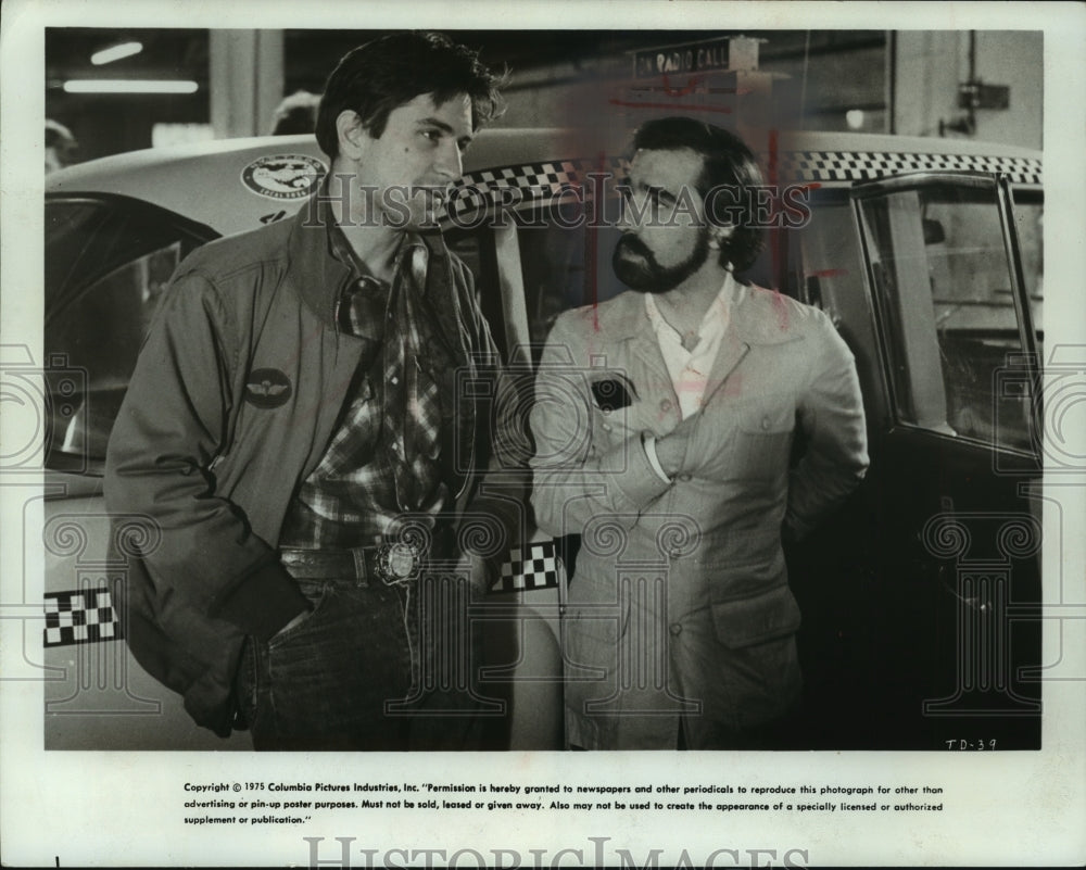 1975 Press Photo Director Martin Scorsese & other on the set of "Taxi Driver"- Historic Images