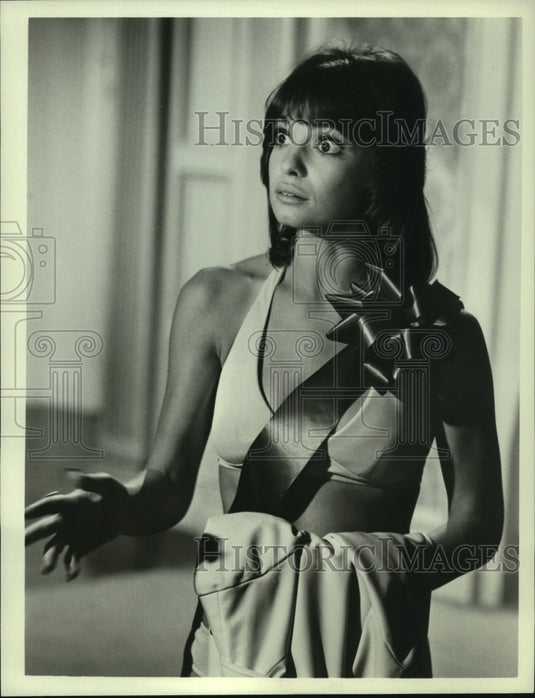 1974, Actress Karen Valentine in "The Girl Who Came Gift Wrapped" - Historic Images