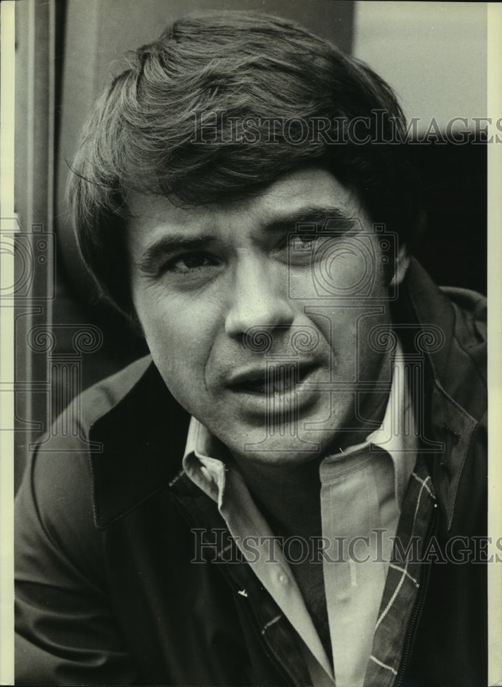 1980 Press Photo Actor Robert Urich, on set of The Rocky Blier Story - mjp41689- Historic Images