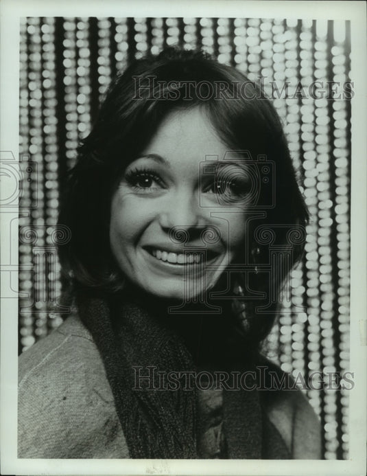 1973 Press Photo Actress Karen Valentine stars in "Coffee, Tea or Me?" - Historic Images