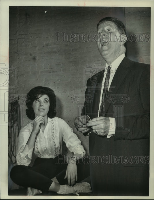 1981 Press Photo Rudy Vallee In How To Succeed In Business Without Really Trying - Historic Images
