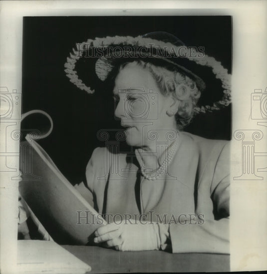 1947, Actess Mary Pickford in court, Los Angeles, California - Historic Images