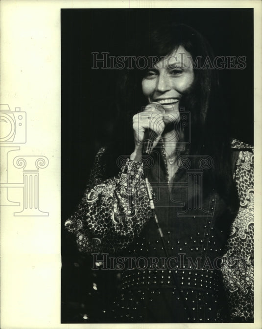 1975 Press Photo Singer Loretta Lynn Performs At Concert In Phoenix - mjp41760 - Historic Images