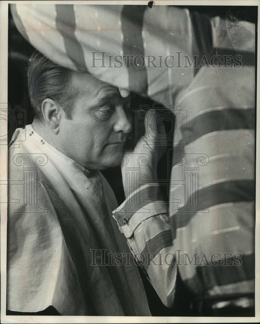 1960 Press Photo Red Skelton's Face Is Made Up For Television Show In Wisconsin - Historic Images